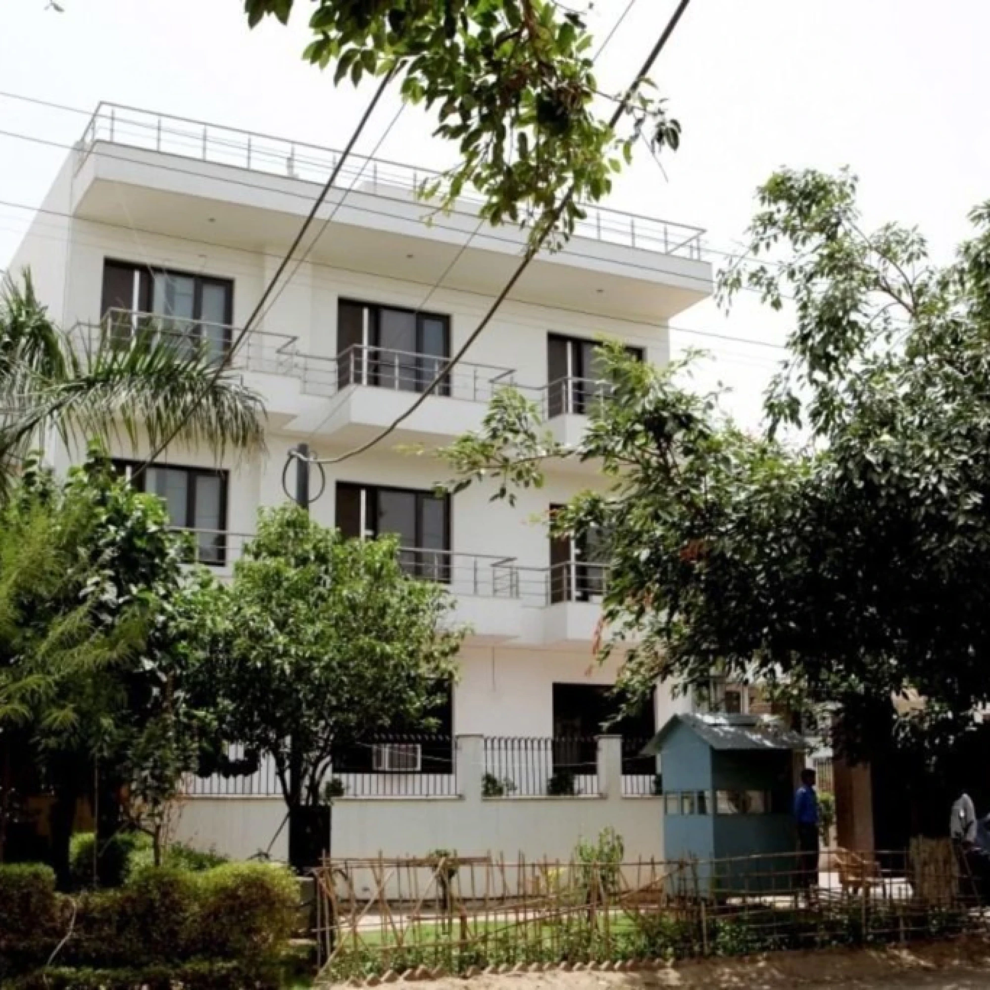 Hollyhocks Residency 3*