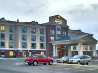 Holiday Inn Express Hotel and Suites Medicine Hat 3*
