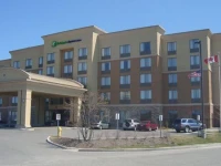 Holiday Inn Express Hotel and Suites North Bay 3*