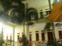 Warung Coco Poppies 2 