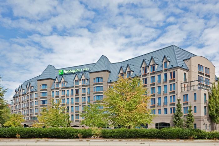 Holiday Inn Hotel and Suites North Vancouver 3*