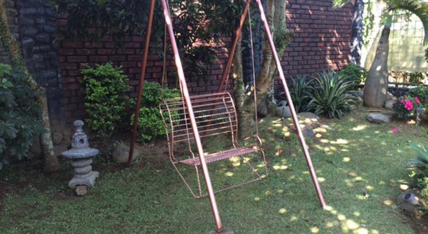 3 Br Villa Astoria Setiabudi Bandung 