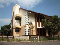 Twin House 3*
