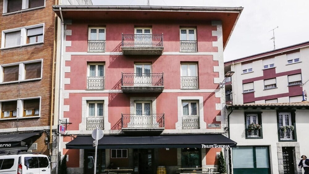 Hotel Pinupe 1*