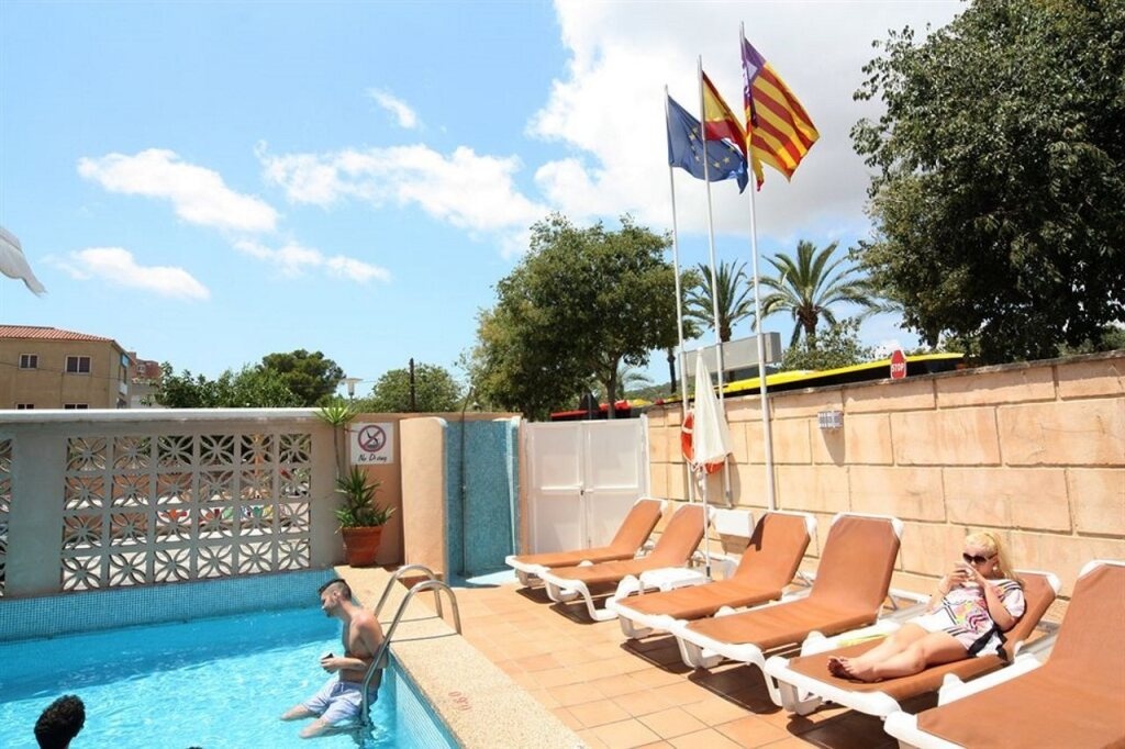 Naika Studios 
