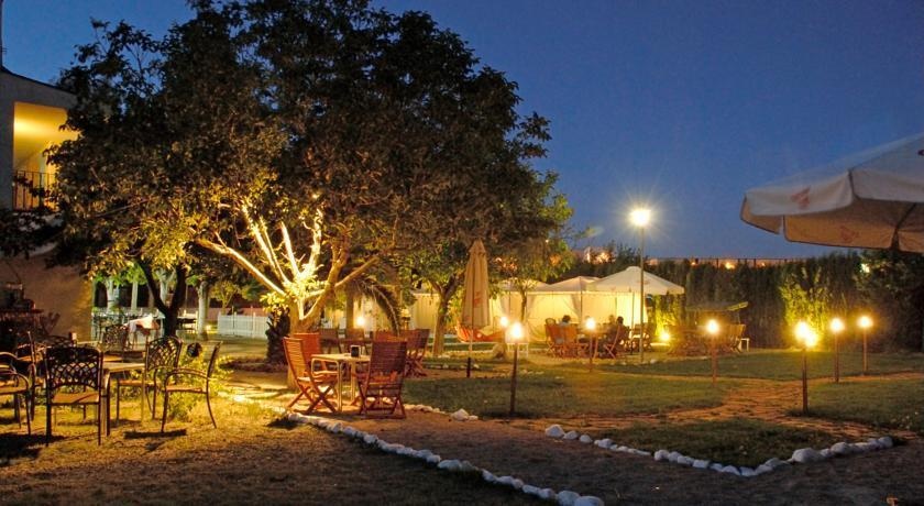 Los Jardines del Plaza 1*