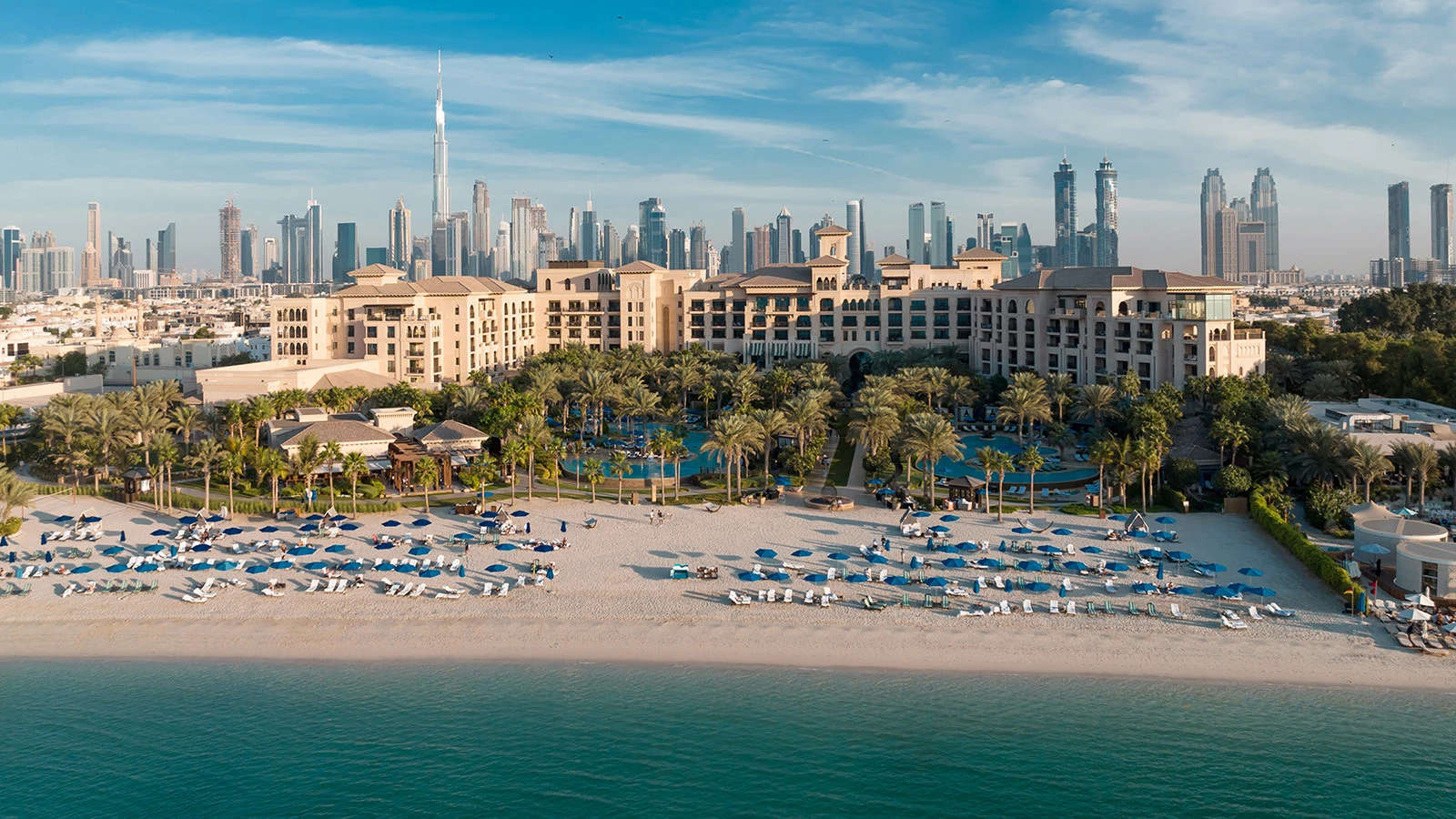 Насладитесь прощальными летними днями в Four Seasons Resort Dubai at Jumeirah Beach