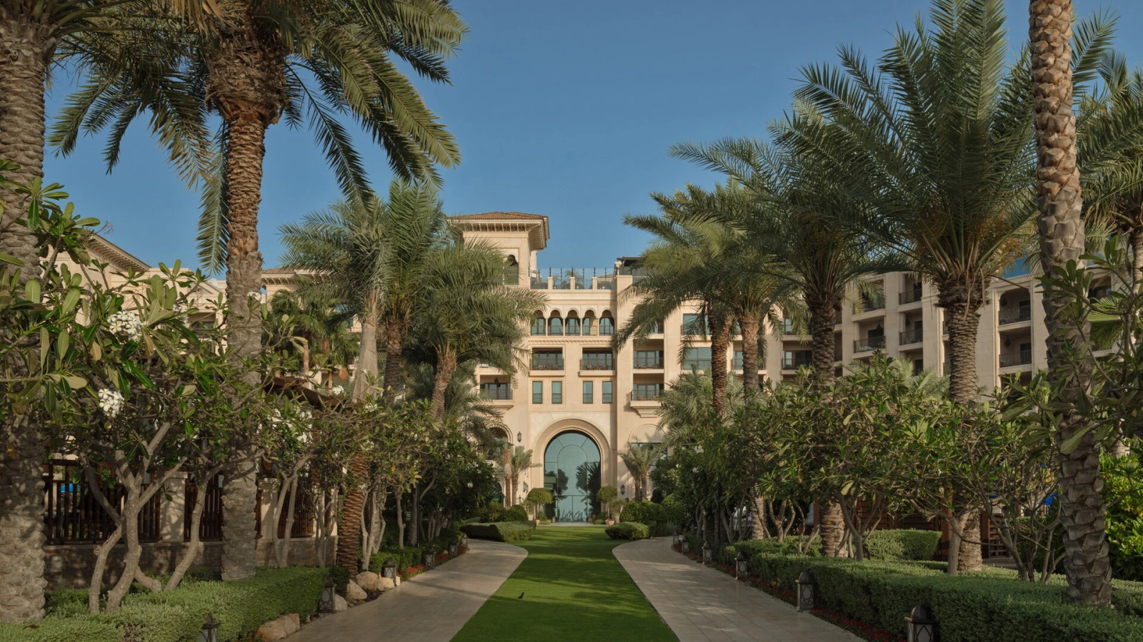 Насладитесь прощальными летними днями в Four Seasons Resort Dubai at Jumeirah Beach