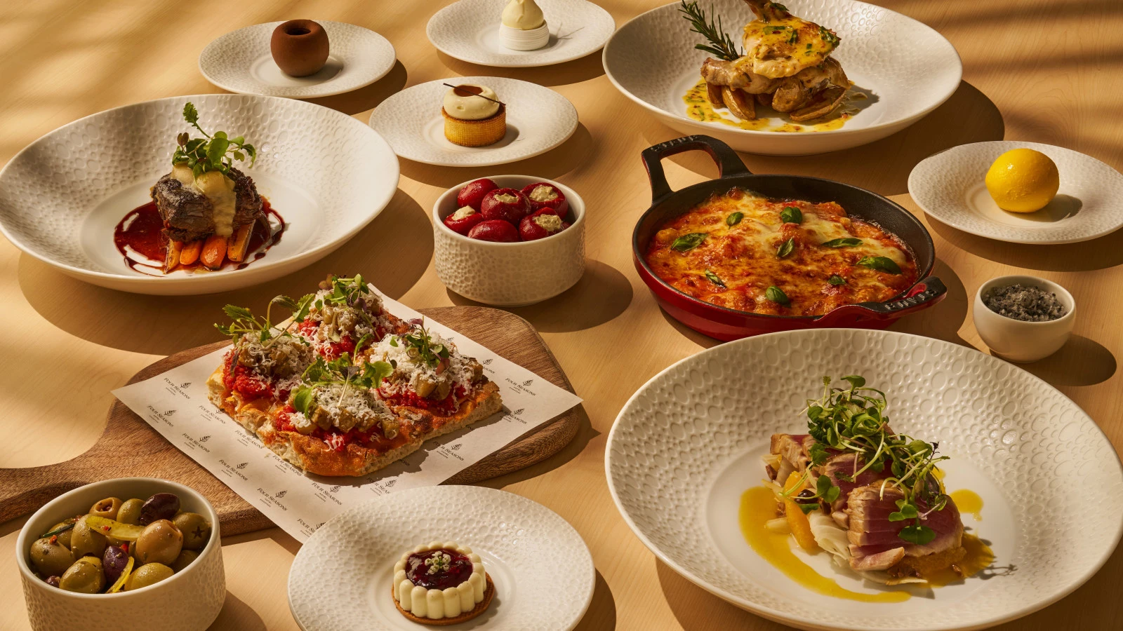 Four Seasons Hotel Singapore переосмысляет радость совместной трапезы