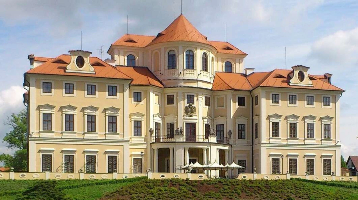 Из Праги в Йилове-у-Праги, замок Емниште и Тынец-над-Сазав