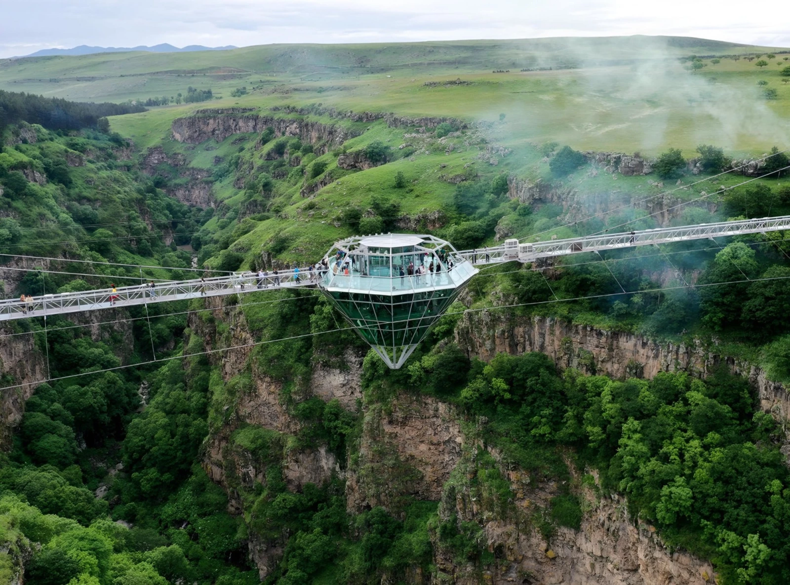 Каньон Дашбаши – стеклянный мост и сила природы