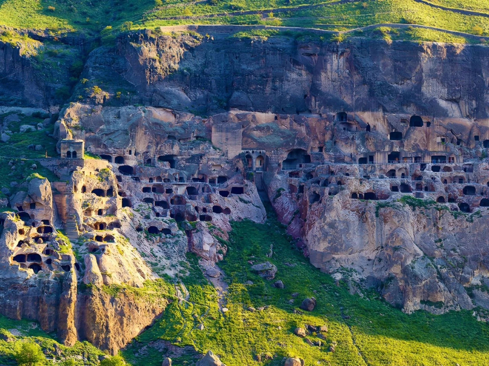 Вардзия, Рабати, Боржоми - Путь истории и природы