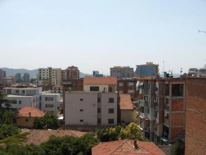 Тирана город