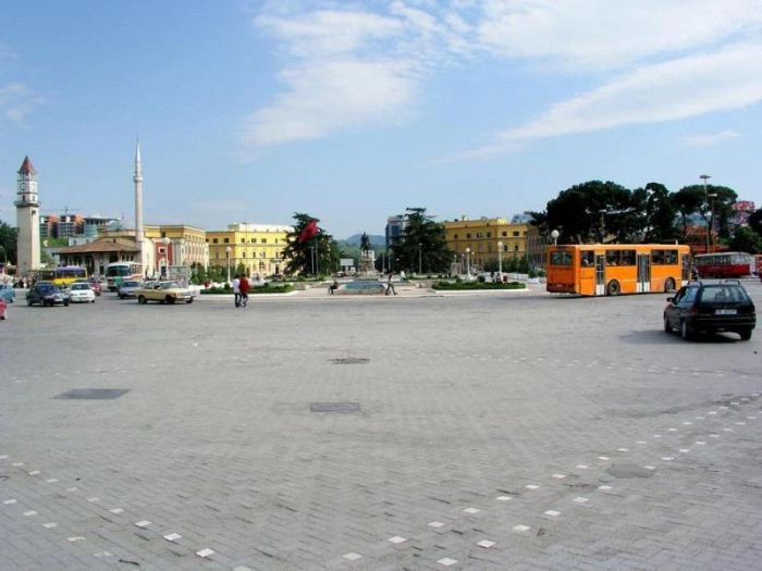Тирана город