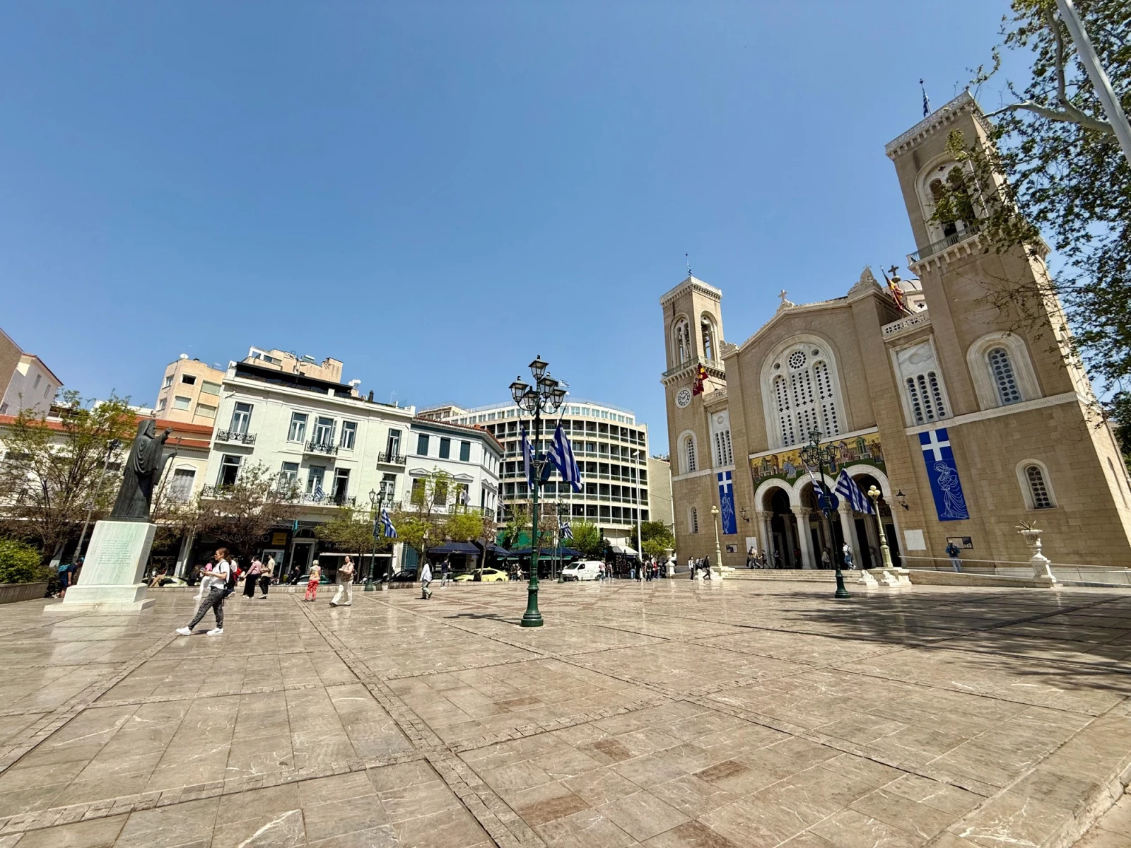 Площадь Митрополеос