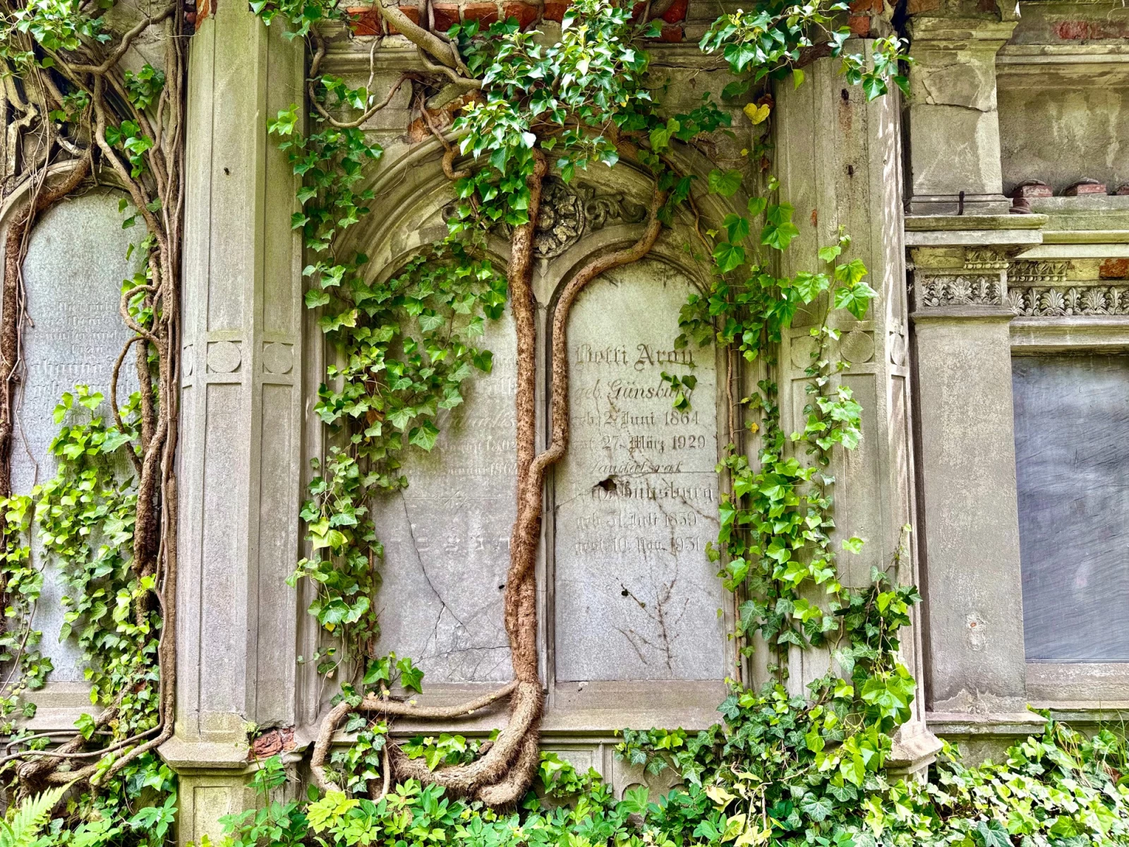 Старое Еврейское Кладбище (Музей Кладбищенского Искусства)