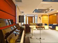  Lasalle Suites & Spa