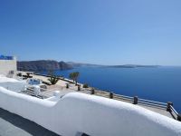  Oia Suites