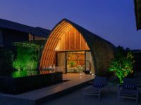  Anantara World Islands Dubai Resort