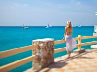  Sonesta Maho Beach Resort and Casino