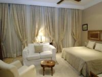  A Casa Das Portas Velhas