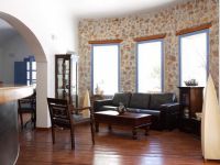  Meltemi Luxury Suites