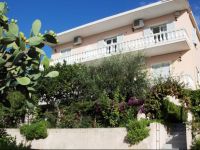  Apostolos & Eleni Family Apartments