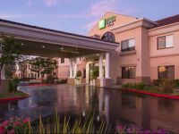  Holiday Inn Express Hotel & Suites Santa Clarita