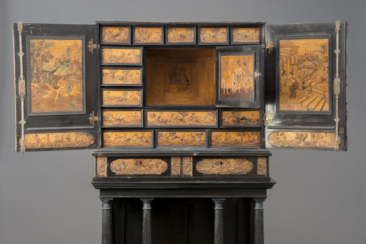 Выставка ИСКУССТВО, ЖИЗНЬ в музее декоративно-прикладного искусства