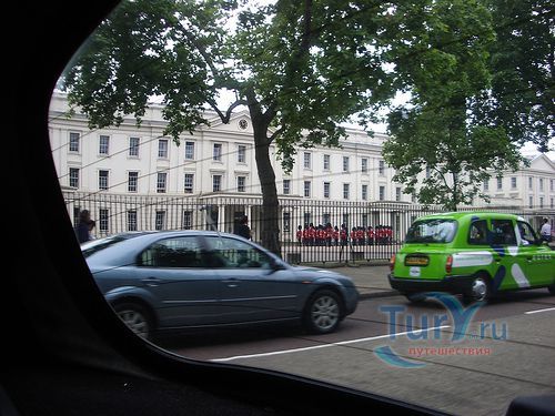 Сент Джеймс Баррэкс