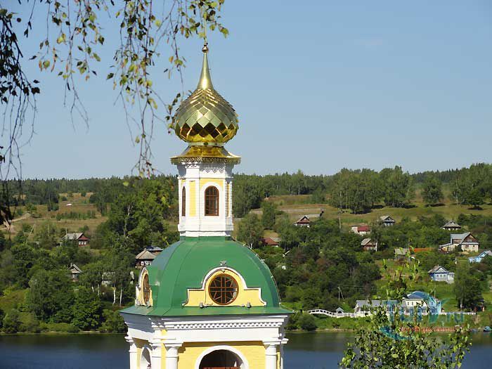 Церковь Воскресения Христова и Архангела Михаила в Плёсе