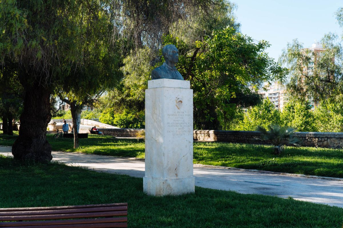 Памятник Сальвадору Тусету Тусету