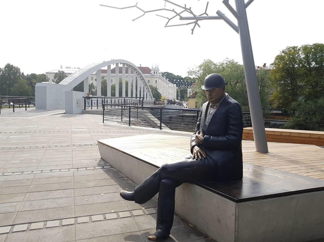 Мемориальная площадь Лидии Койдула и Йоханна Вольдемара Яннсена