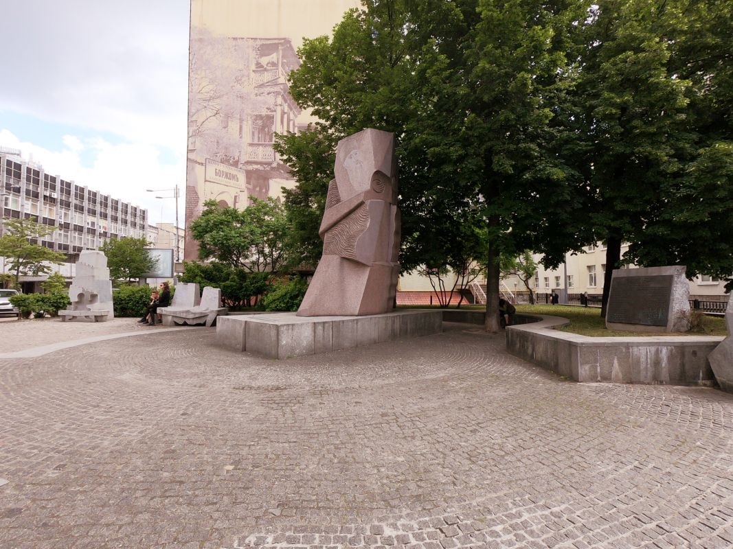 Памятник Шота Руставели