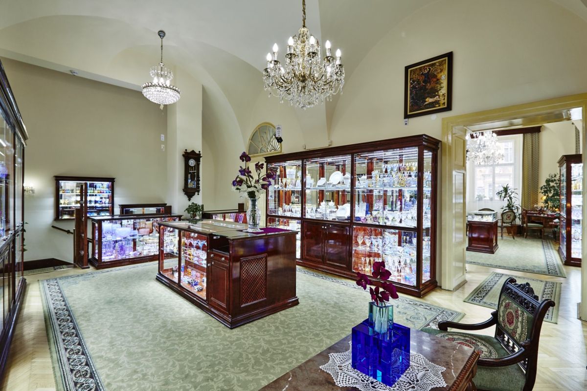 ERPET CRYSTAL * PORCELAIN * JEWELRY