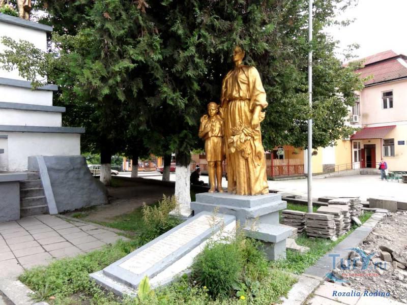 Мемориал героям войны в Рахове