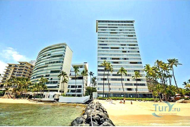 Пляж Outrigger Canoe Club Beach / Colony Surf Beach на Вайкики