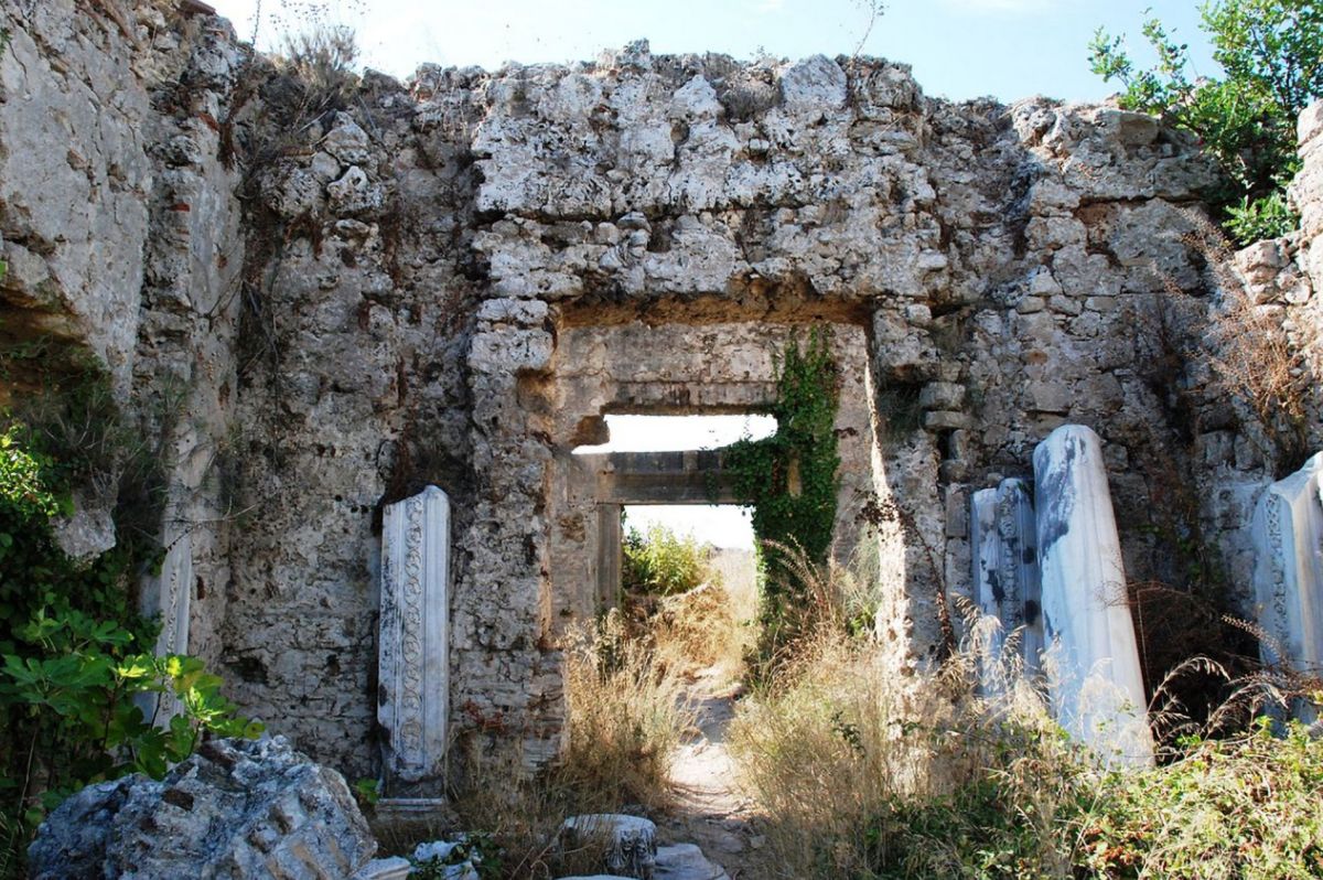 Епископский дворец и базилика в Сиде