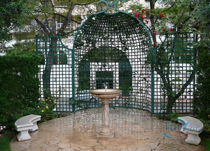 Пейзажный Парк Фонвьей и Розарий Принцессы Грейс