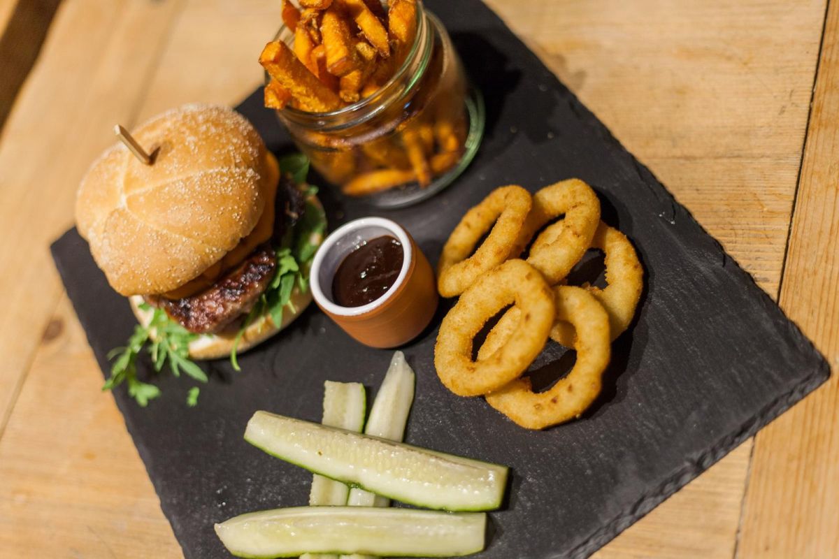 Корчма и ресторанчик Kapteni