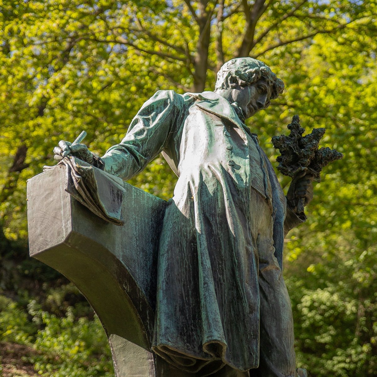 Статуя Карел Гынек Маха