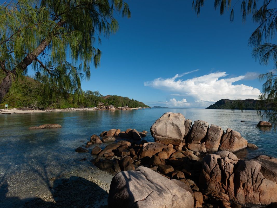 Пляж Анс Такамака, Праслин
