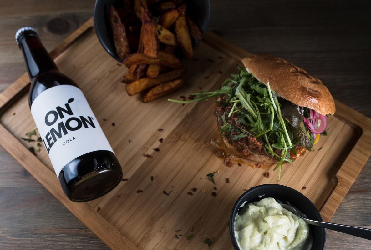 Уличный ресторан для гурманов Uulits на улице Соо