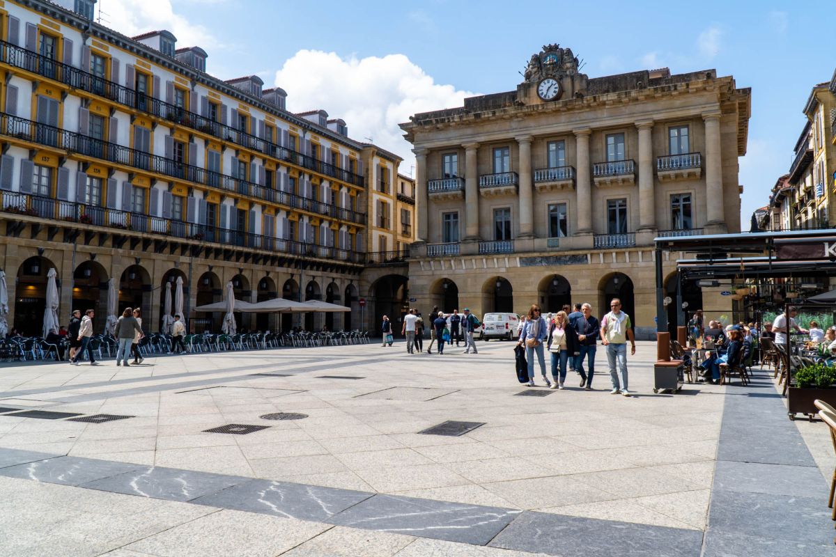 Площадь Конституции