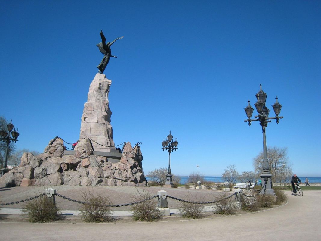 Памятник Амандусу Адамсону