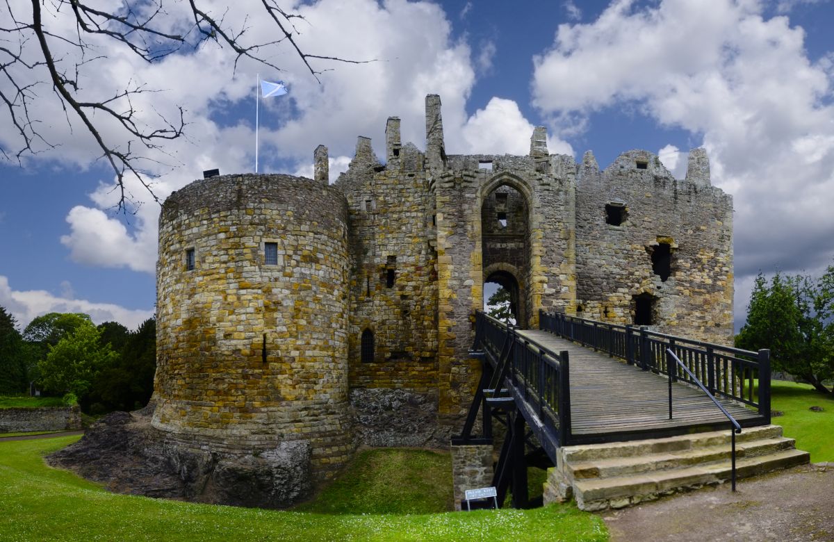 Замок и сады Дирлтон