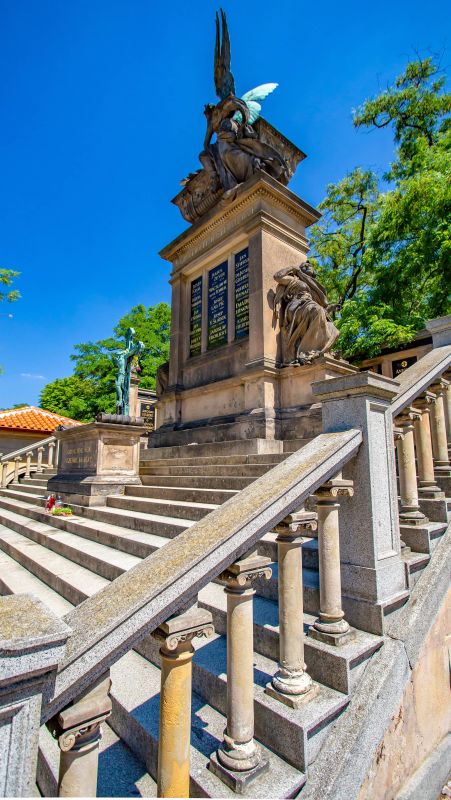 Вышеградское кладбище и Славин