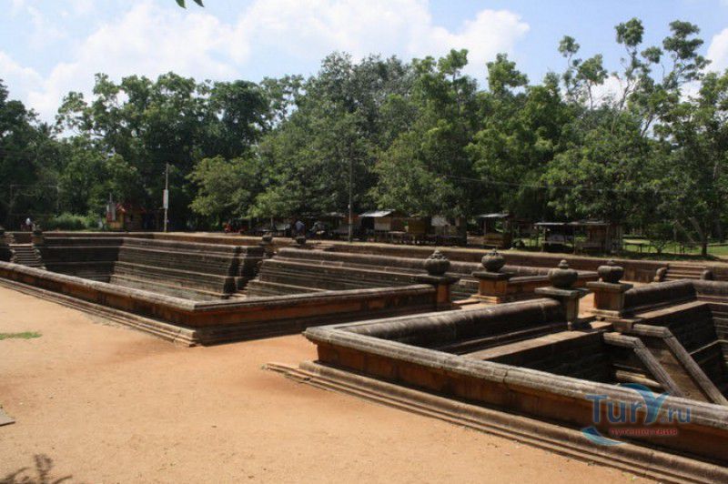 Бассейны Куттам Покуна (Пруды-Близнецы)