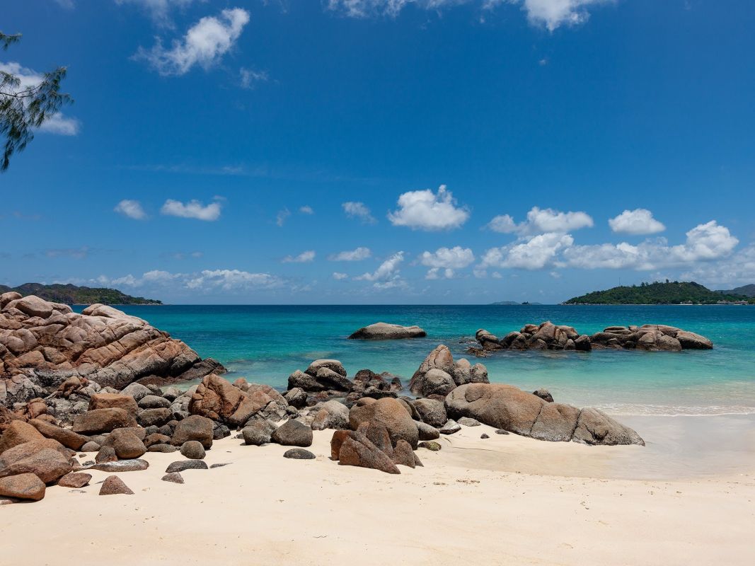 Пляж Анс Такамака, Праслин