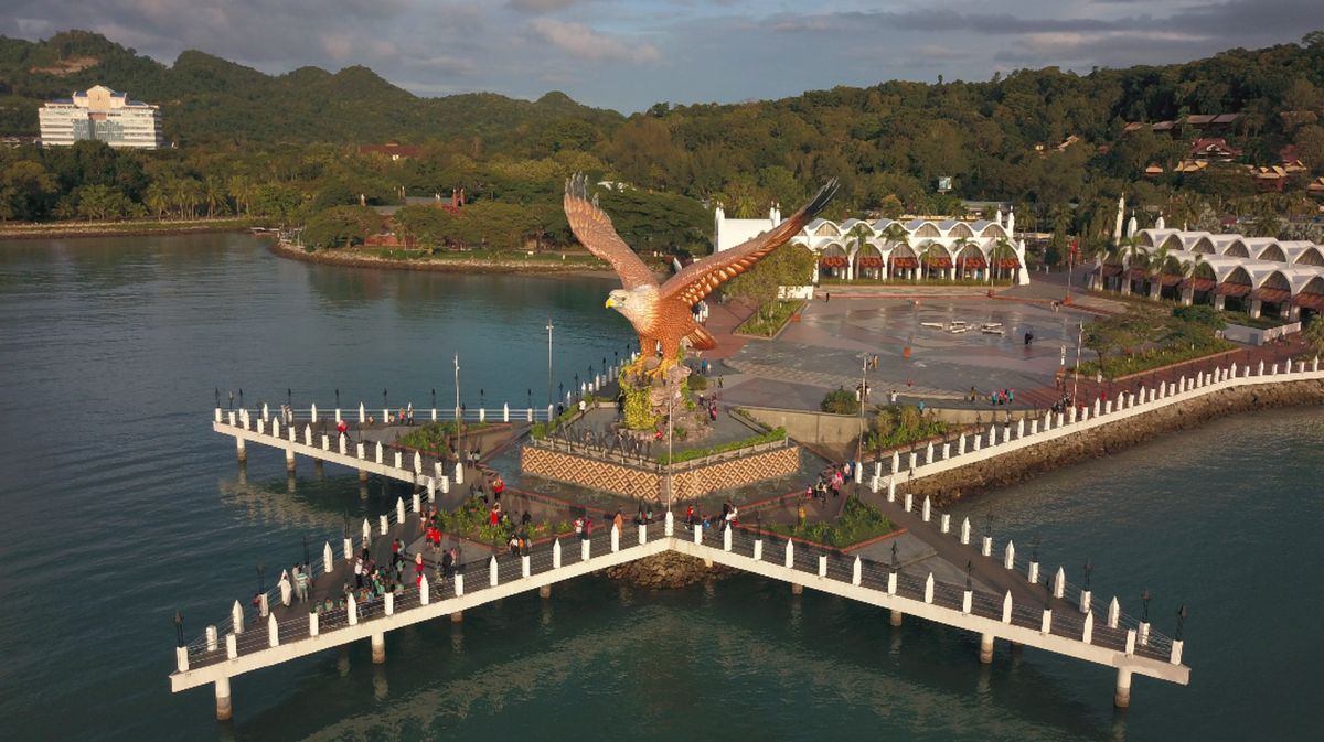 Площадь Датаран Ланг (Площадь Орла)